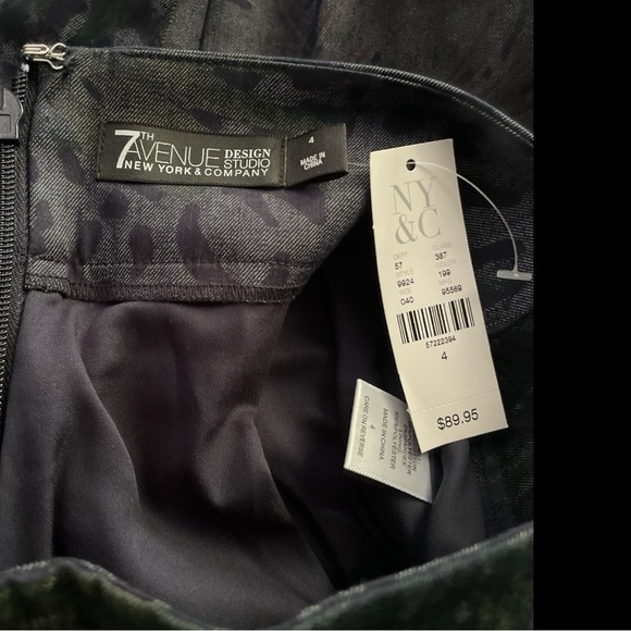 7 Avenue New York & CO Women’s Size 4 straight & pencil Skirt Blue Cotton. - Picture 2 of 8